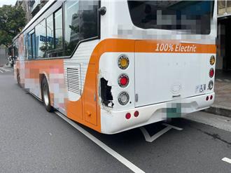 驚險！北市南港小貨車擦撞公車 疑變換車道不慎釀禍
