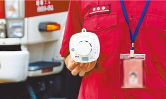 消防員搶安裝業績！ 陳世軒批勿淪住警器業務員