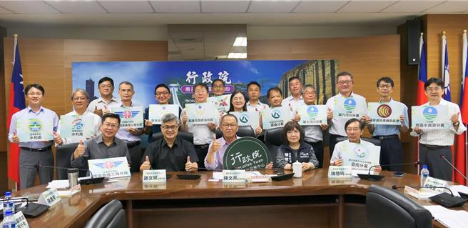 行政院南部联合服务中心21日与南部12个中央、地方机关召开「2025年南部地区灾害区域联合防灾合作平台」会议。（行政院南部联合服务中心提供／洪浩轩高雄传真）
