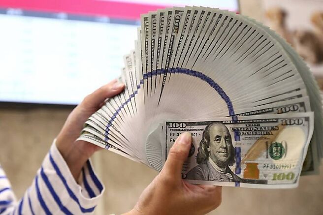 第一季金融帳淨流出282.3億美元，已連續高達59季淨流出，續創史上最長紀錄。圖／本報資料照片