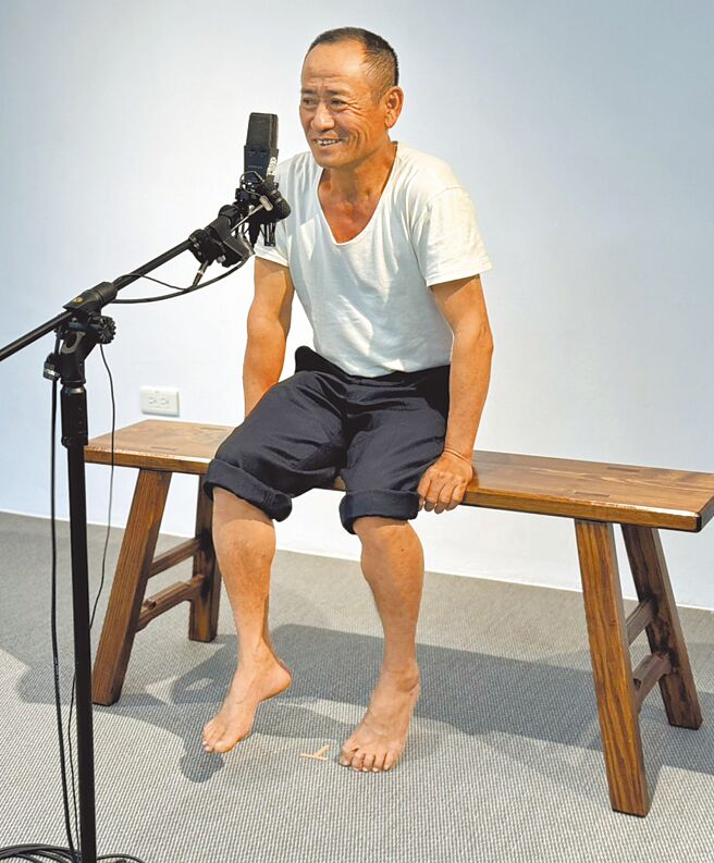 恆春大光觀林寺乩身陳慶松通過文化資產審議，增列為恆春民謠保存者。（盧玟欣提供／羅琦文屏東傳真）