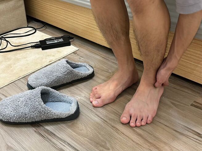 专家表示，人在季节交替时，皮肤较为敏感，当身体无法一下子适应，就会出现搔痒。（李念庭摄）