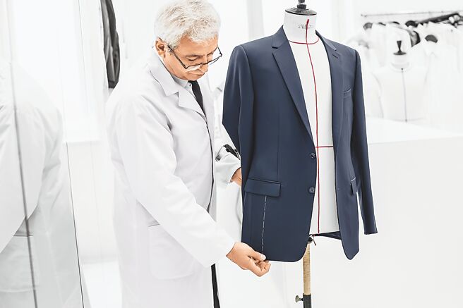 本次有接受男装套量订制服务。（Dior提供）