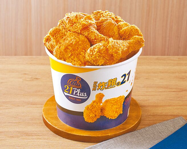 21Plus推出「香脆炸鸡」2桶10入538元。（21Plus提供）