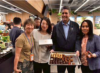 帛琉總統訪明道高中 邀學生參訪總統府 有意發展巧克力產業