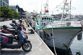 琉球籍漁船遭菲律賓持槍挾持押走 家屬怒轟漁業署消極應對