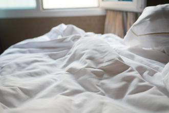 睡前躺床1行為害血糖飆高 醫：白天晚上都危險