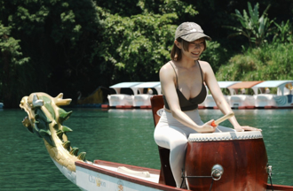 碧潭龙舟妹「超凶打鼓」眾人围观！IG被神出...大巨蛋一脱成名