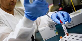 医疗产业遇逆风 入手好时机