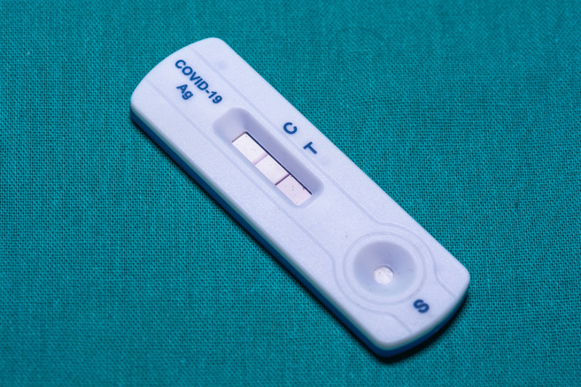 醫師丁孟昌表示，這波疫情真的很兇猛。（示意圖，shutterstock／達志）