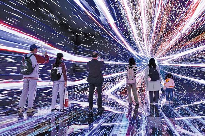 算法推薦亂象凸顯，陸中央網信辦督導抖音、小紅書等平台優化調整。（新華社）