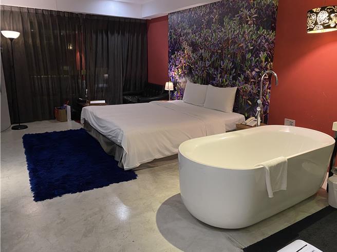 一位房務員表示，旅館的熱水壺、杯子很髒不要用，引發共鳴。（示意圖／蔡明亘攝）