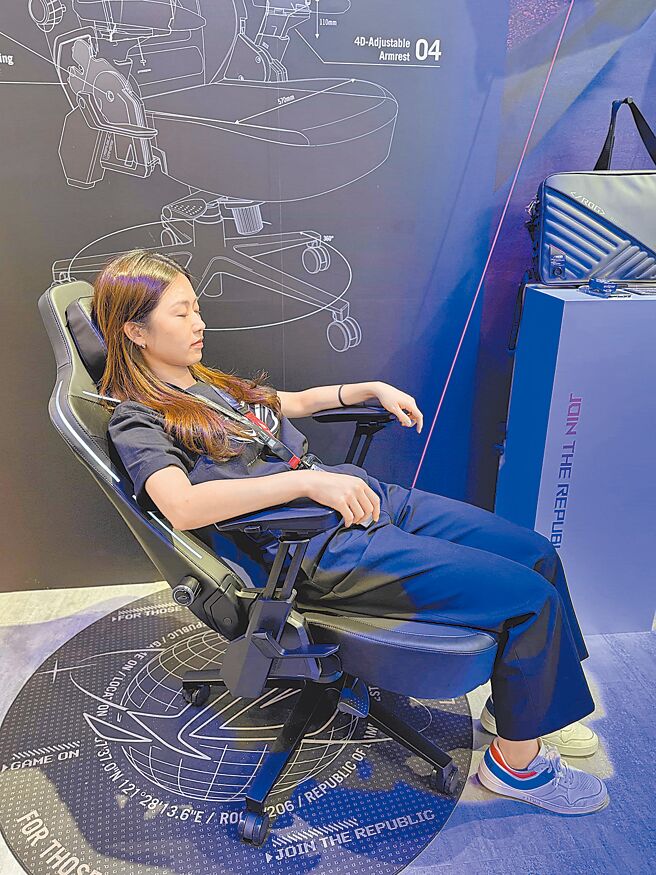 ROG玩家共和国最新电竞椅ROG COURSER选在COMPUTEX公开对外亮相。（古明弘摄）