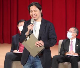 遭葉丙成洩個資 受害女學生再爆被要求「相忍為國」：先拚大罷免