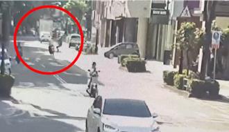 11歲男童騎單車「路口鬼切」 機車騎士閃避不及撞上