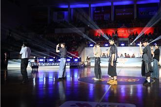 台男團ARKis越南街頭引爆人氣 國家電視台邀專訪