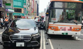 重庆南路驾车暴衝  78岁翁身分曝光  称「不记得」肇事经过