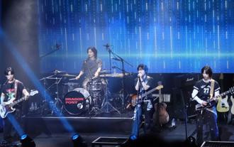 八三夭送花照顧「圭賢師弟」Dragon Pony來台誠意獻唱中文歌