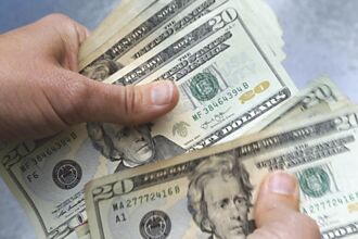 商品期货趋势专栏－美元弱势加持 黄金多头大丰收