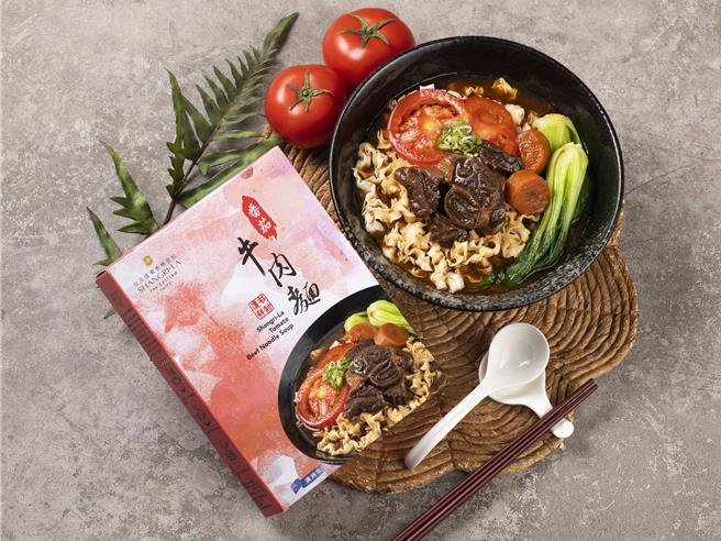 「番茄牛肉麵」10盒組，原價2980元，旅展特惠價7折，平均每盒208元；買3送1特惠價894元，每盒花不到250元，價格很甜。(台北遠東香格里拉提供)