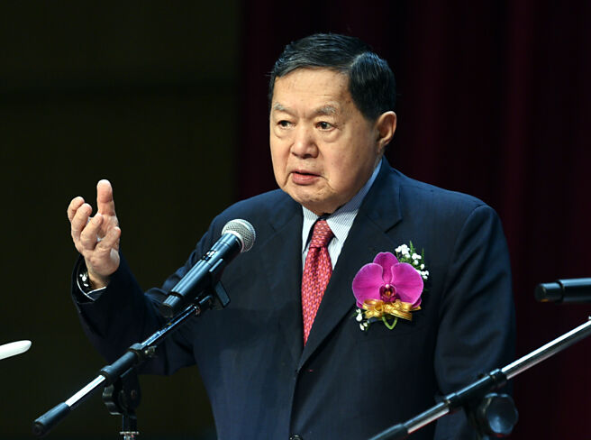 远传电信蝉联标普全球《2025永续年鑑》前5％企业，董事长徐旭东讚赏「相当不容易」。图／远传电信提供