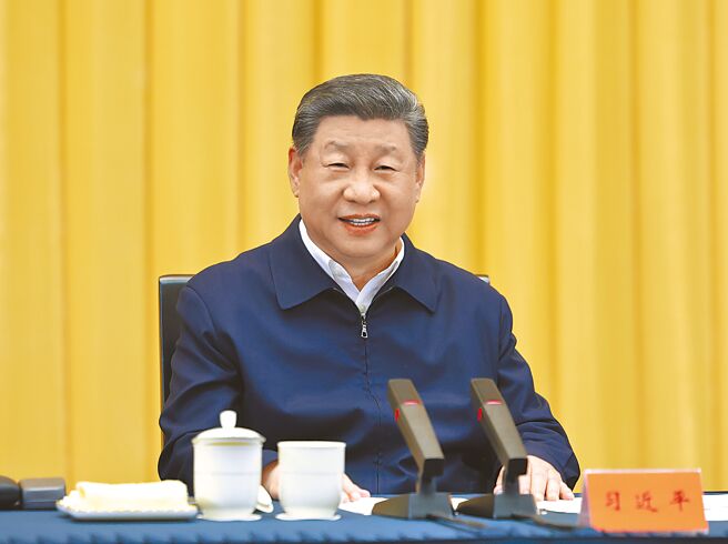 中国国家主席习近平22日与法国总统马克宏通电话。习近平表示，中法要加强战略合作，共同维护国际贸易规则，践行真正的多边主义。（新华社）