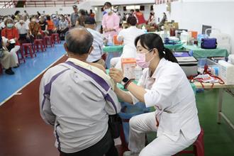 新冠疫情又急又猛 嘉義市設大型接種站 1350人報名