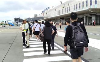 金門飛台中航班遇雷雨轉降馬公 立榮航空70乘客平安落地