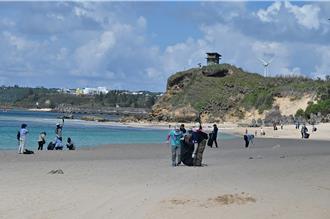 墾丁南灣百人淨灘清146公斤垃圾 準備迎接沙灘嘉年華