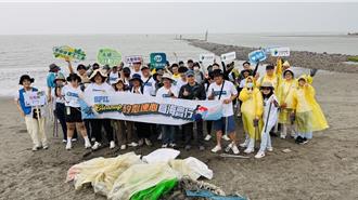 矽品攜手供應商淨灘 400人齊聚大安濱海樂園冒雨撿垃圾