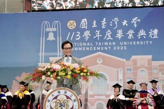 迟到23年的毕业典礼  台湾大总座林之晨终于补上台大句点