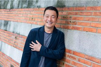 鄧超出事了！大型機器砸落「腳險殘廢」 下秒這舉動震驚喻恩泰