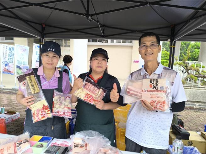 台中市養豬協會推廣優質豬肉。（李京昇攝）