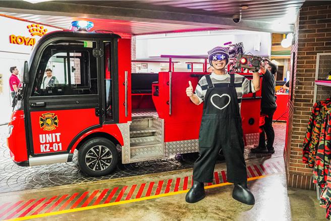 黃明志發表最新作品〈兩個好朋友〉，拍攝MV時，嘗試各種造型變化相當有趣。（亞洲通文創提供）