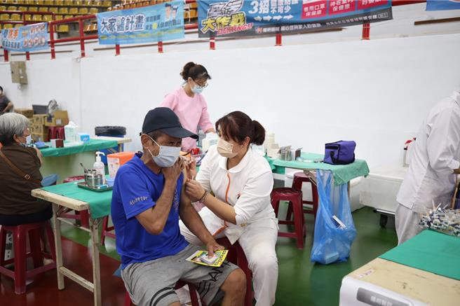 今有1350名民眾报名接种，以提升自我保护力。（嘉义市政府提供／吕妍庭嘉义传真）