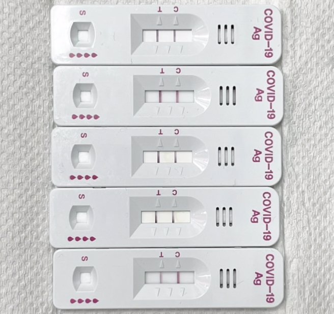 李典憲表示，日前光白天門診就驗到5例新冠陽性，一天多達10多位確診。（翻攝「李典憲 耳鼻喉科醫師」臉書）