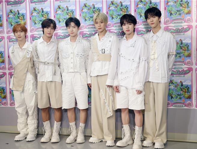 NCT WISH 24日在台舉行首場演唱會，演唱會前先接受媒體訪問。左起Ryo、Riku、Yushi、是溫、Sakuya以及栽禧。（范揚光攝）