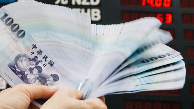 新台币升值催化资产、营建、观光餐饮、内需食品股股价强强滚。图／本报资料照片