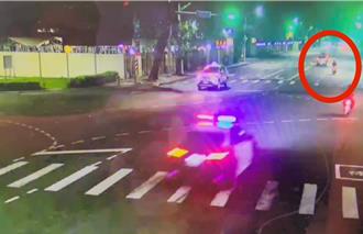 高雄女騎士闖紅燈拒檢！ 沿路蛇行自撞重傷慘死