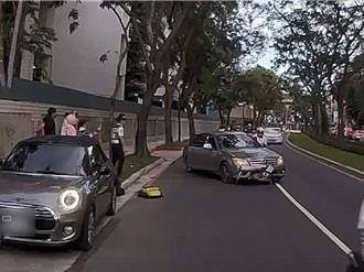 影片》狠撞騎單車學生趁亂肇逃 警逮賓士男真實背景曝光