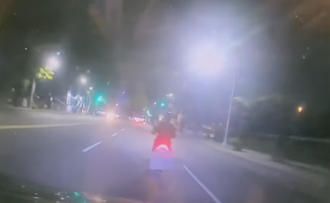 蛇行拒檢原因成謎 高雄女騎士自撞亡 ！警：沒酒駕也無槍毒