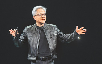 黃仁勳自曝「這輩子都在談姐弟戀」 靠1句話擄獲妻子芳心