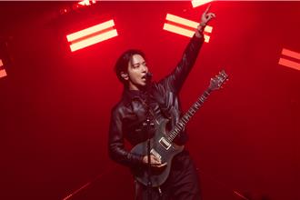 CNBLUE重返高流開唱 鄭容和帶腳傷不忘關心台粉：不舒服要說