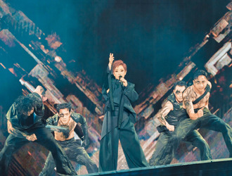 林忆莲出道40年感触多　北京演唱会数度泪洒舞台心声曝