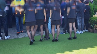 葬儀社老闆「摸臀」吃禮生豆腐 遭黑衣人痛毆！急躲往生室