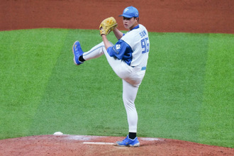 火球男孫易磊登板首K！ 狂飆154km無失分