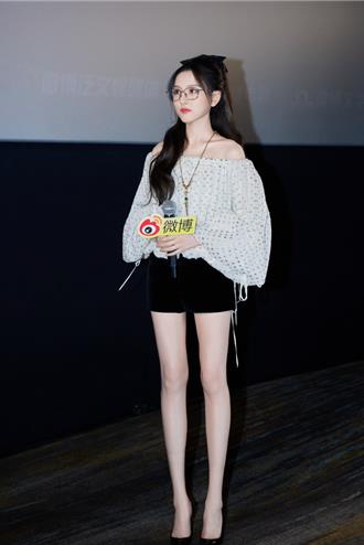 女星鬥豔出「鞋」招