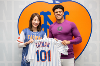 贾永婕同框MLB「史上最高薪」球员索托！ 举台湾球衣嗨喊：高光时刻