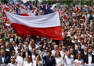 波蘭6／1總統決選攸關民主改革 兩派支持者走上華沙街頭