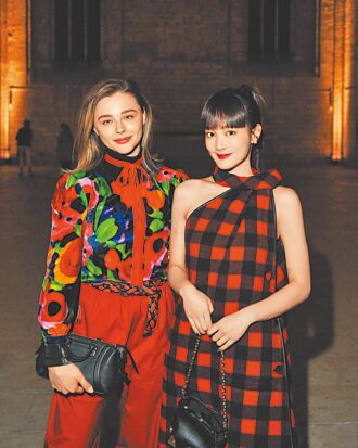 同框超殺女 王淨南法看秀追星成功